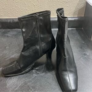 Black Heeled Boots Wm 9 high ankle zip slim silhouette man made materials.